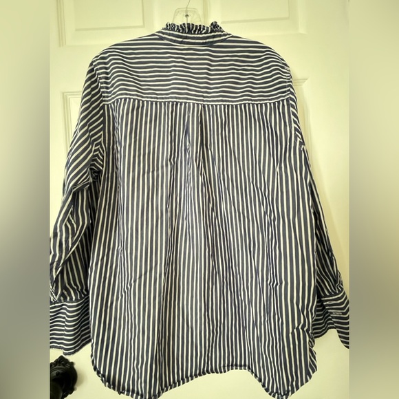 GAP Ruffle Neck Button Down - Picture 8 of 10